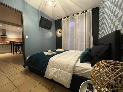 a bedroom with a large bed and a kitchen at EXPLORE THE WORLD 3 in Perpignan