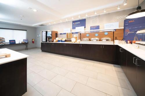 a store with a food counter in a store at Holiday Inn Express and Suites Atlanta-Johns Creek by IHG in Johns Creek