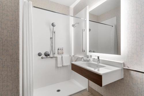Koupelna v ubytování Holiday Inn Express Vancouver North by IHG