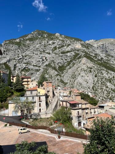 a city with a mountain in the background at Casa Fara in Fara San Martino