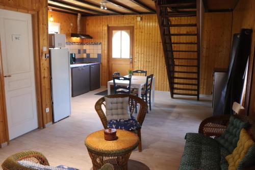 Kuchyň nebo kuchyňský kout v ubytování Gite Clé Vacances Courchaton