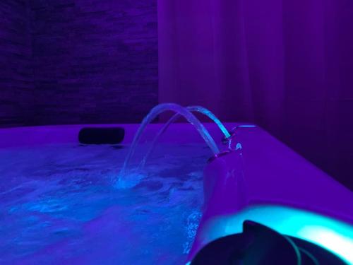 Imagen de la galería de Sandspa logement avec jacuzzi, en Orange