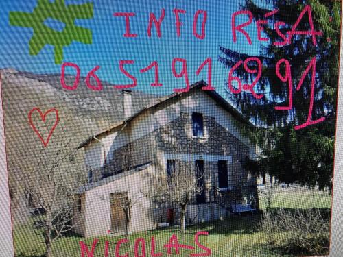 a picture of a house with writing on it at CHALET Tout Confort Proche d AX 3 Domaines in Vèbre