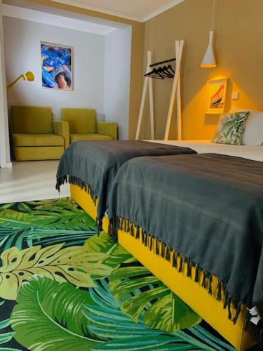 BUS STATION Suites & Studios