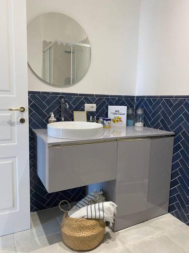 a bathroom with a sink and a mirror at CASAMALFITANA I DOGI in Maiori