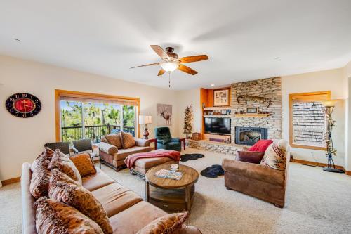 Ridgeline View Retreat – Photos 4