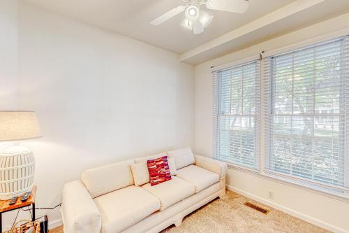 Χώρος καθιστικού στο Bear Trap Dunes --- 45A Willow Oak