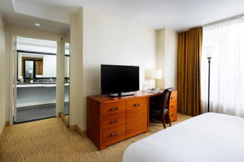 Televisyen dan/atau pusat hiburan di Millennium Hotel Broadway Times Square