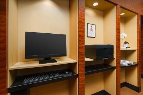 Televisyen dan/atau pusat hiburan di Millennium Hotel Broadway Times Square