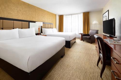 Televisyen dan/atau pusat hiburan di Millennium Hotel Broadway Times Square
