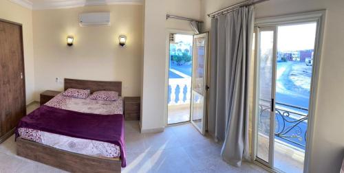 A bed or beds in a room at Bahga Palace 4 Residential Apartments
