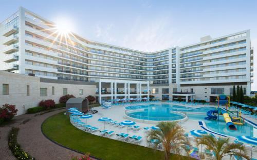 Piscina en o cerca de Radisson Blu Resort & Congress Centre 5*