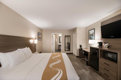 Postel nebo postele na pokoji v ubytování Quality Inn