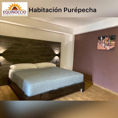 a bedroom with a bed with a wooden headboard at Posada Equinoccio in Bernal