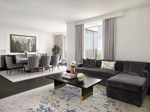 Area soggiorno di InterContinental Buckhead Atlanta by IHG