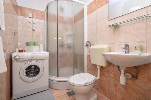 Koupelna v ubytování Apartments Jakic