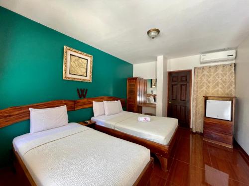 En eller flere senge i et værelse på Hotel Wilson Anexo