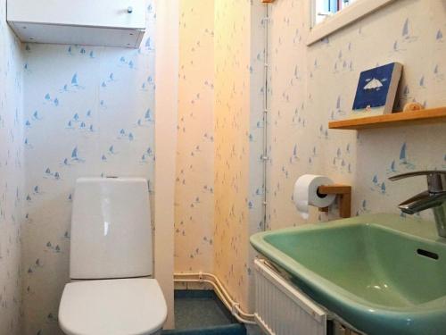 Koupelna v ubytování Holiday home Mönsterås VII