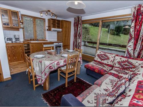 Duplex 4 pièces au pied des pistes avec balcon et parking couvert à Val d'Isère - FR-1-518-92