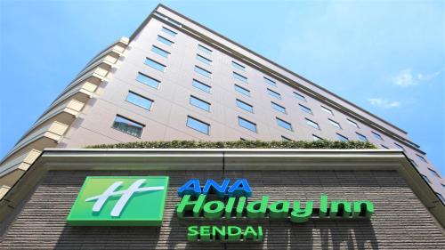 um edifício com um sinal na lateral em ANA Holiday Inn Sendai, an IHG Hotel em Sendai