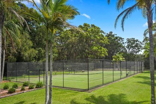 Instalaciones para jugar a tenis o squash en Lorikeet Holiday Park o alrededores