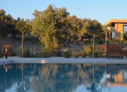 Bazén v ubytování O Mikros Kosmos Hotel Resort - Adults Only nebo v jeho okolí