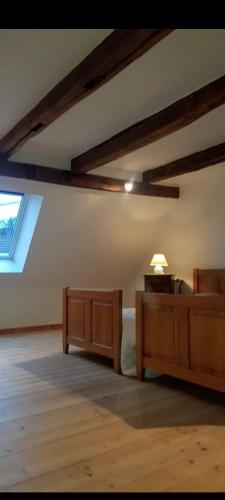 a large bedroom with a bed and a window at GITE AU PETIT RUISSEAU-Etage et combles-maison alsacienne 4 personnes 4 nuitées minimum in Langensoultzbach
