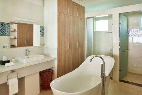 Ein Badezimmer in der Unterkunft Siyam World Maldives - 24-Hour Premium All-inclusive with Free Transfer