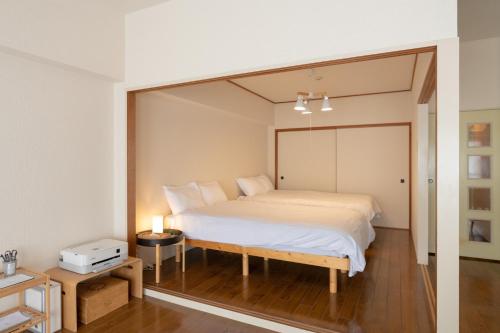 Ένα ή περισσότερα κρεβάτια σε δωμάτιο στο RIVER WEST HIROSHIMA
