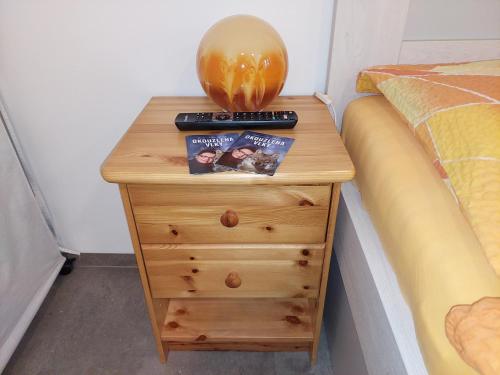 Una cama o camas en una habitación de Garsonka Ostrava