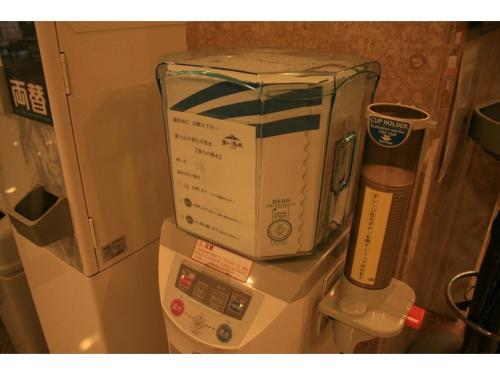 a blender sitting on top of a refrigerator at Az Inn Fukui - Vacation STAY 65935v in Fukui