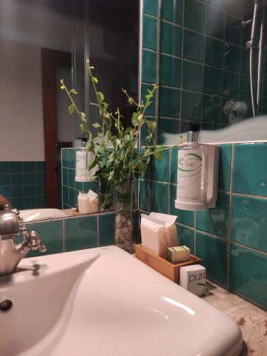 ガータにあるZocaillaのバスルーム(洗面台、鏡付)