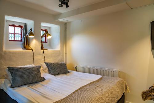 Un ou plusieurs lits dans un hébergement de l'établissement Hotell Breda Blick