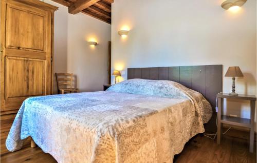 Ένα ή περισσότερα κρεβάτια σε δωμάτιο στο Nice Home In Maillane With Wifi
