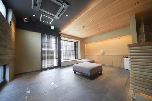 Postel nebo postele na pokoji v ubytování 利々 京都 lili hotel kyoto