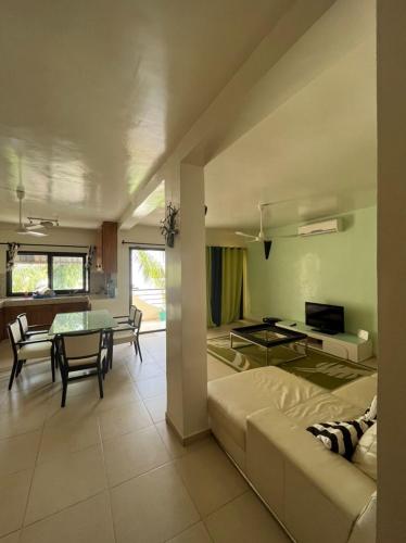 a living room with a couch and a table at Appartement "AMINA" - Ihr stilvolles Zuhause in Saly Portudal in Saly Portudal