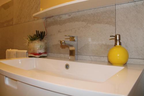 Ένα μπάνιο στο Room & Breakfast A casa di Emma