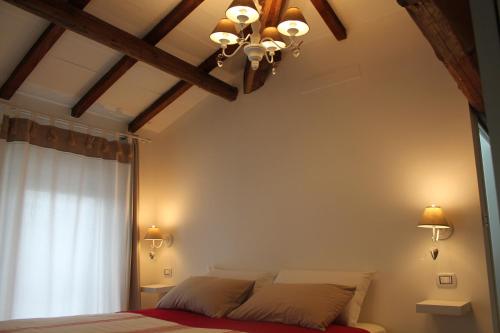 Ένα ή περισσότερα κρεβάτια σε δωμάτιο στο Room & Breakfast A casa di Emma