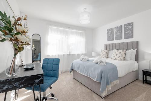 a bedroom with a bed and a desk and a chair at Skye Sands - City Road Residence - Central St Andrews in St Andrews