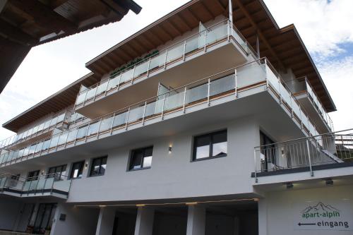 Un balcón o terraza en Apart Alpin