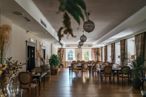 a restaurant with tables and chairs in a room at Folwark in Wierzchowiska