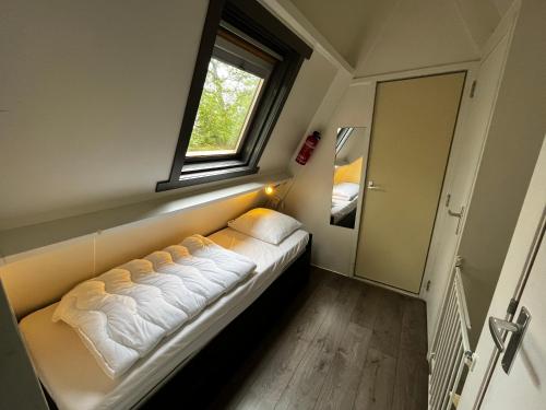Ένα ή περισσότερα κρεβάτια σε δωμάτιο στο Durbuy Bungalow 16