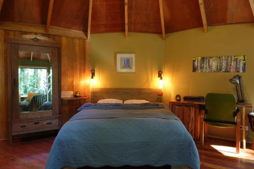 En eller flere senge i et værelse på Panorama Hut