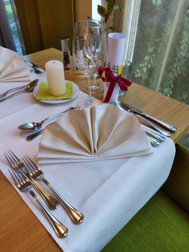 Makanan di atau berdekatan hotel