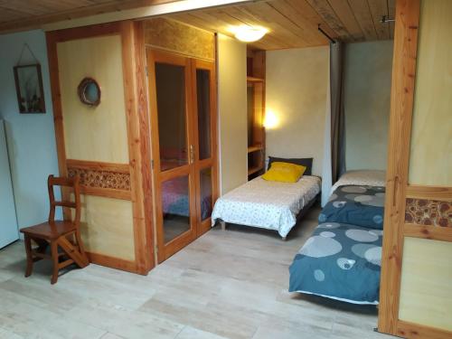 Postel nebo postele na pokoji v ubytování Les Troglogîtes