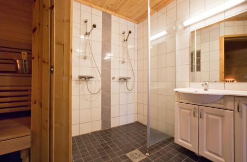 a bathroom with a shower and a sink at Kotamäki B in Syöte