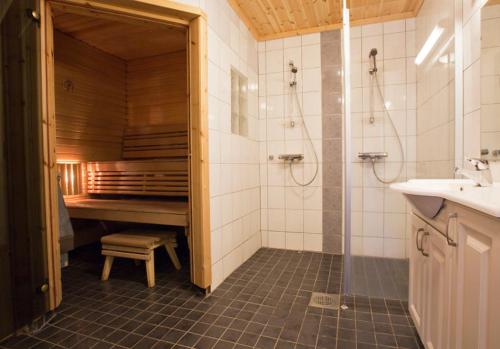 a bathroom with a shower and a toilet and a sink at Kotamäki B in Syöte