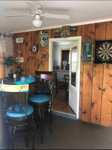 a bar with chairs and a table in a room at The Fallen Tree Inn in Geneva