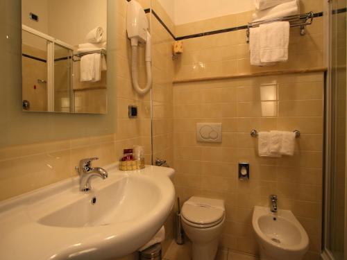 Koupelna v ubytování Euro Hotel