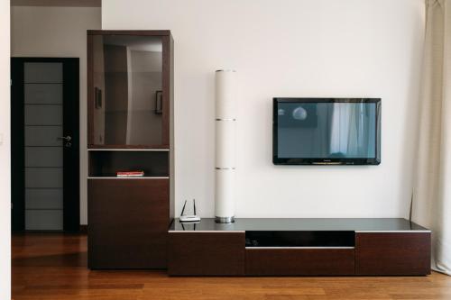 a living room with a tv on a wall at Apartament 19 Delux- Bliżej Zdroju in Polanica-Zdrój
